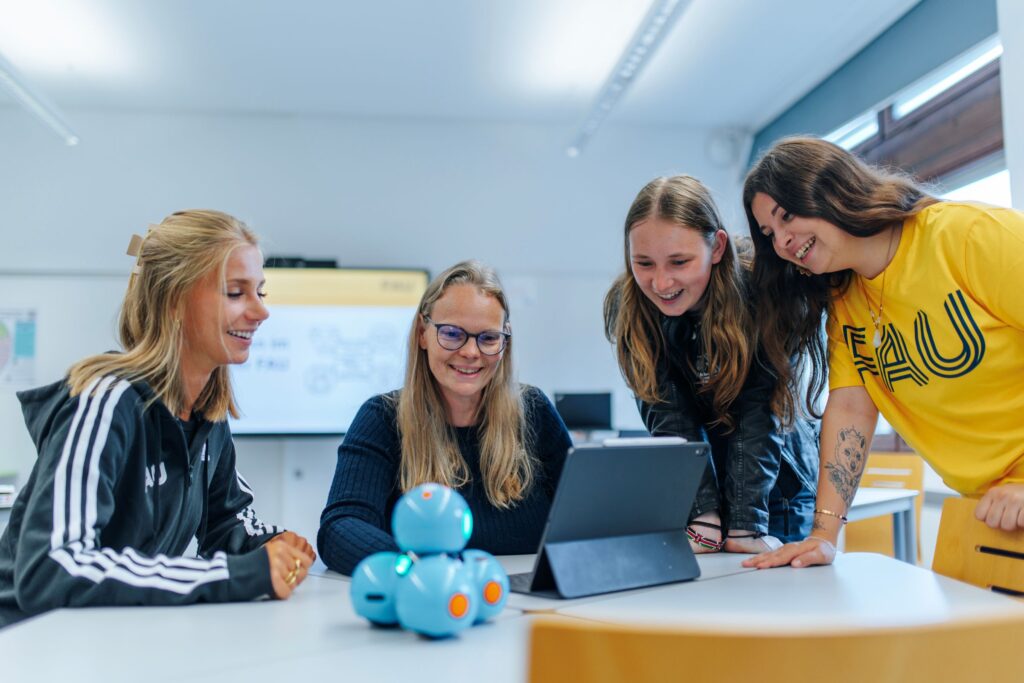 People, Leadership & Structure: Who does what and how?